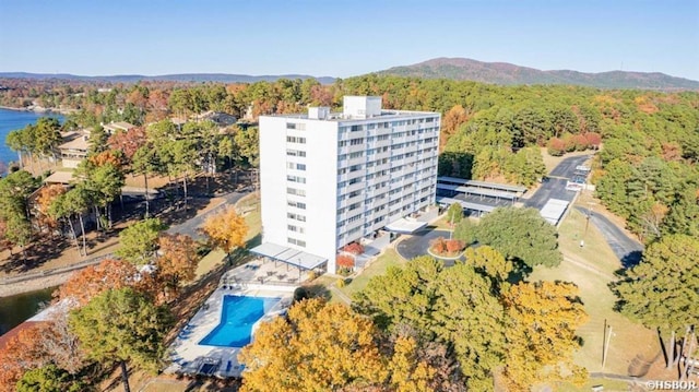 birds eye view of property featuring a mountain view