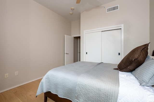 300 Third Unit 708, Little Rock, AR 72201 - bedroom with light wood-style flooring, baseboards, a closet, and a ceiling fan