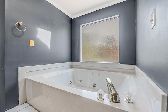 bathroom featuring crown molding and a bathing tub