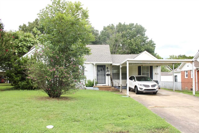 view of front facade featuring a carport and a front yard