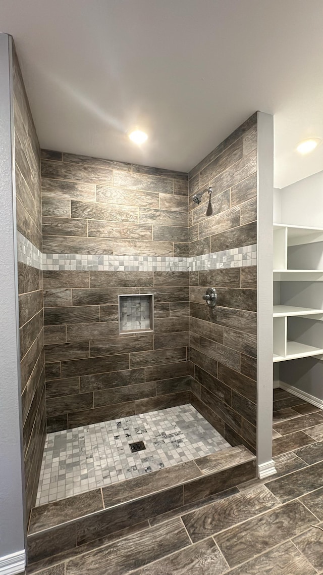 bathroom featuring tiled shower