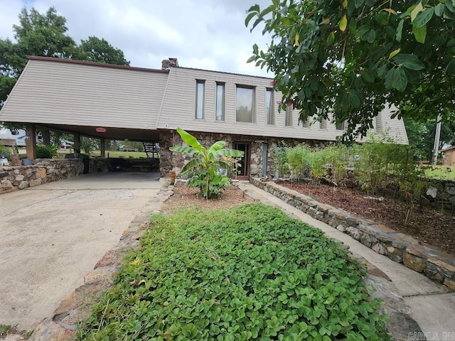 view of front of house with a carport