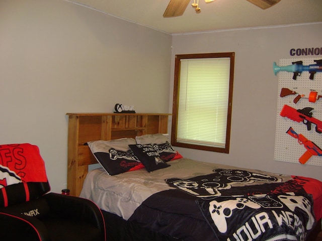 bedroom with ceiling fan