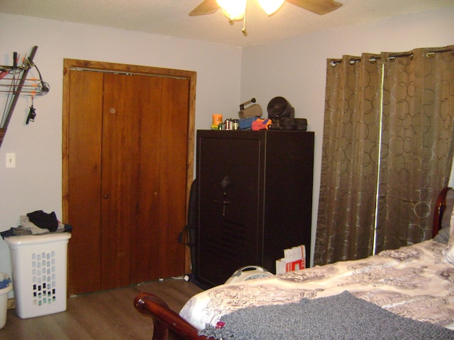 bedroom with hardwood / wood-style flooring, a closet, and ceiling fan