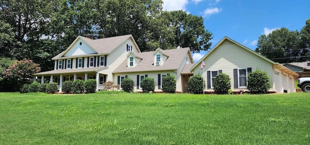 view of front of property featuring a front yard