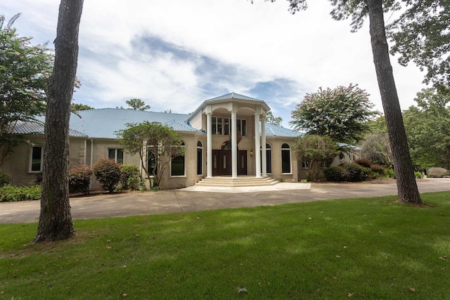 exterior space featuring driveway