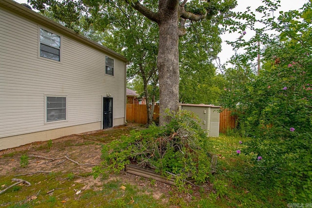 view of yard with a shed