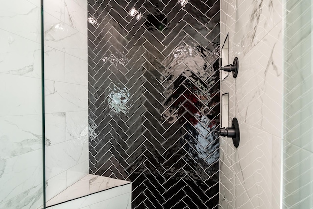 bathroom featuring a tile shower