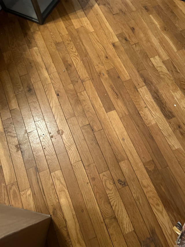 details featuring hardwood / wood-style flooring