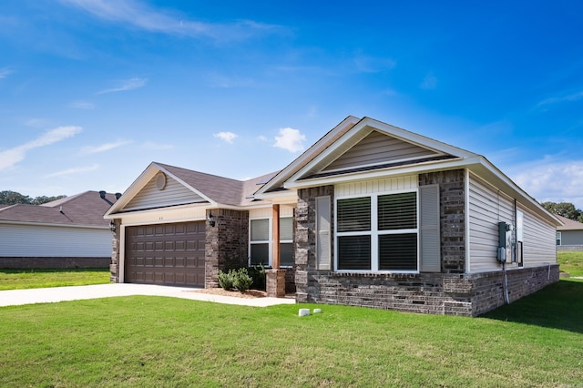 view of front of home featuring a garage and a front yard