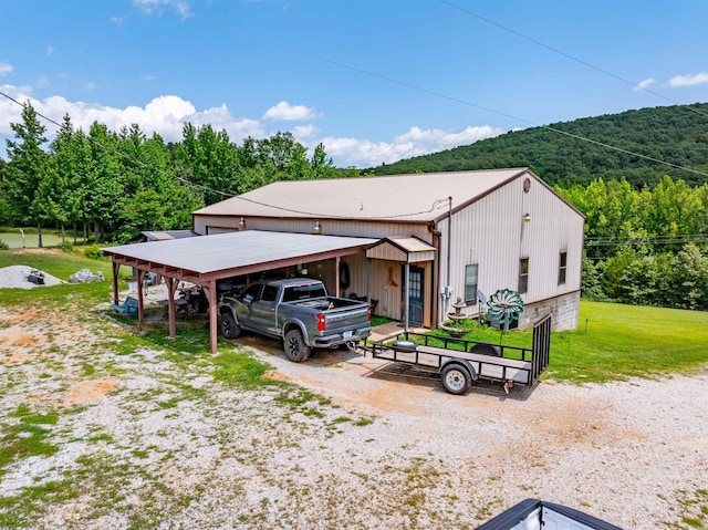 view of front of house featuring a front lawn and a carport