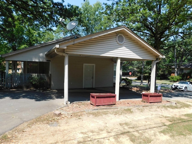 view of front of property featuring a carport