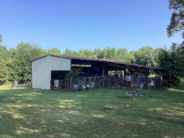 view of outdoor structure with a yard