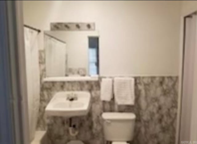 full bathroom with toilet, sink, and shower / tub combo with curtain