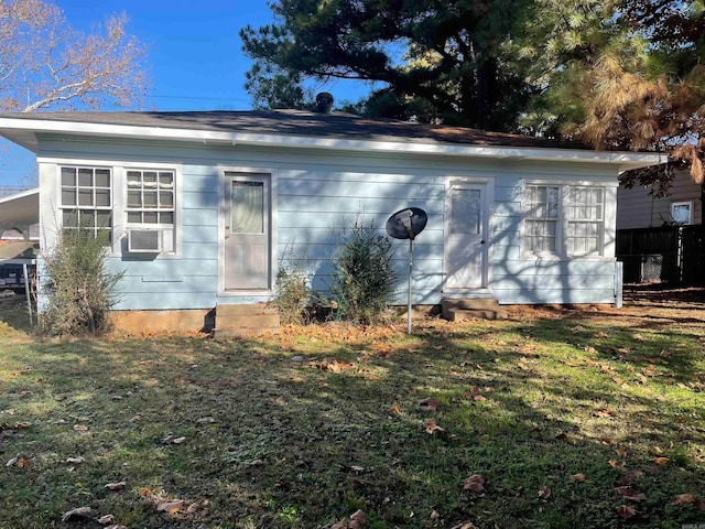 back of house featuring a yard