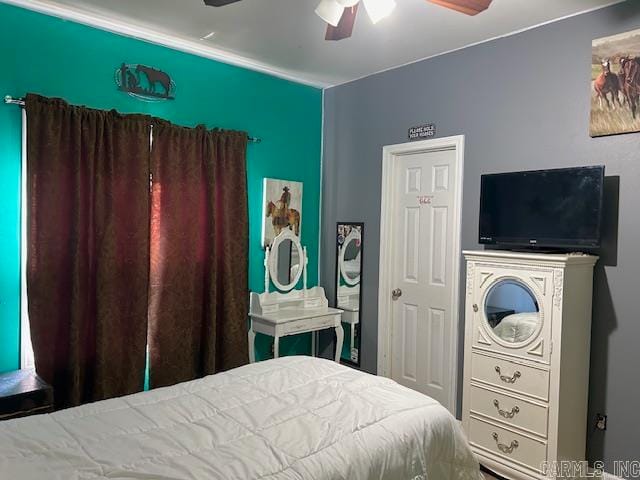 bedroom featuring ceiling fan