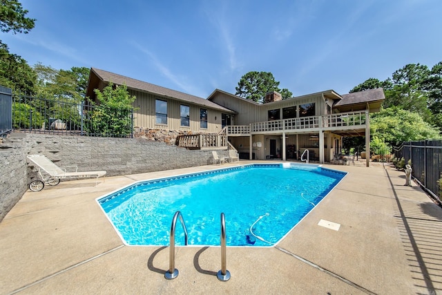 view of swimming pool featuring a patio