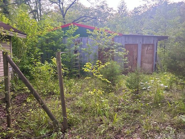 view of outdoor structure with an outbuilding