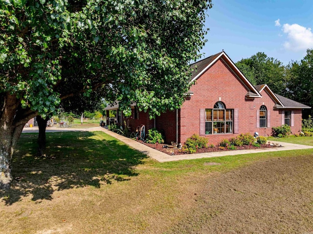 view of front of house with brick siding and a front yard