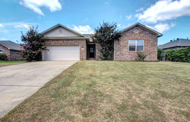 view of front of property featuring a front lawn and a garage