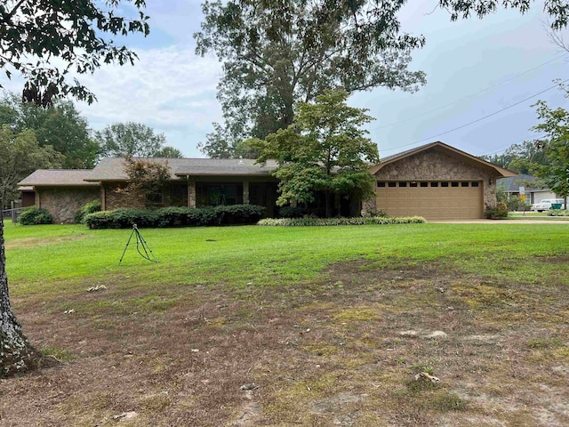 single story home with a front yard