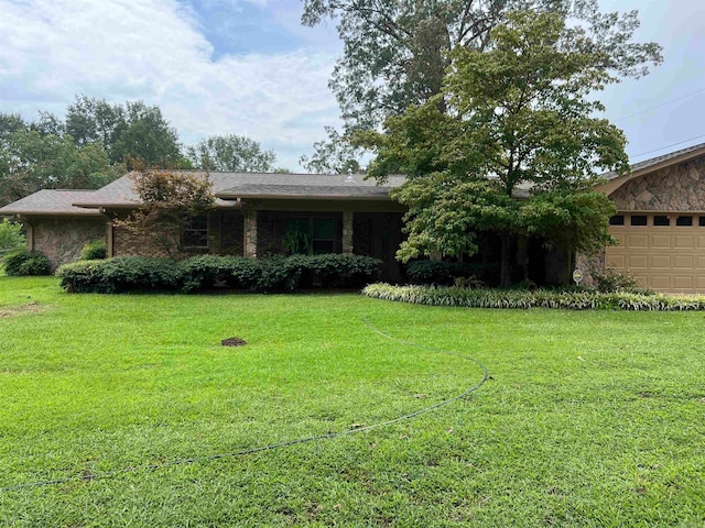 view of front of property featuring a garage and a front yard