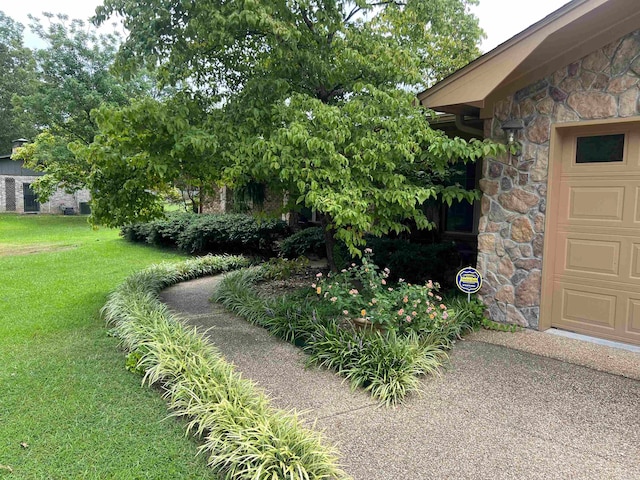 view of yard with a garage