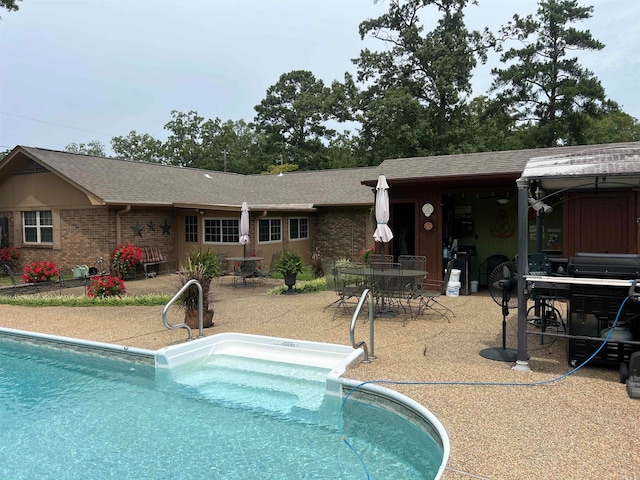 view of swimming pool featuring a patio