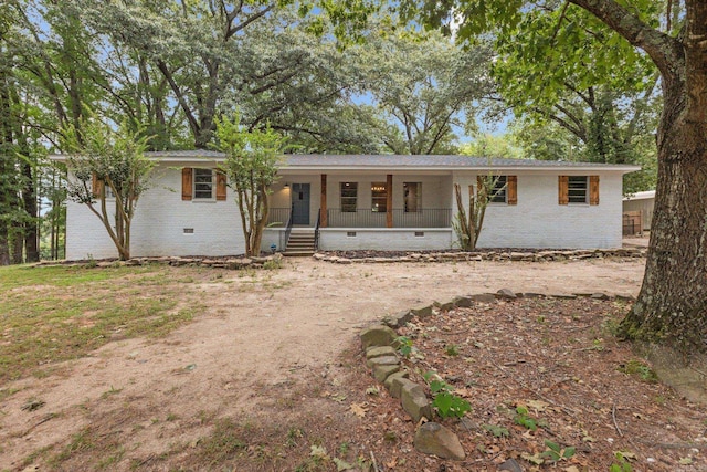 ranch-style home featuring a porch