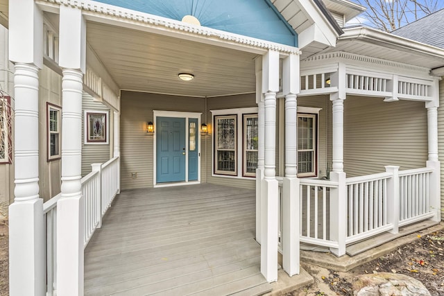 entrance to property featuring a porch