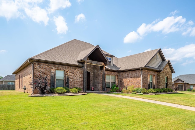 view of front facade featuring a front yard