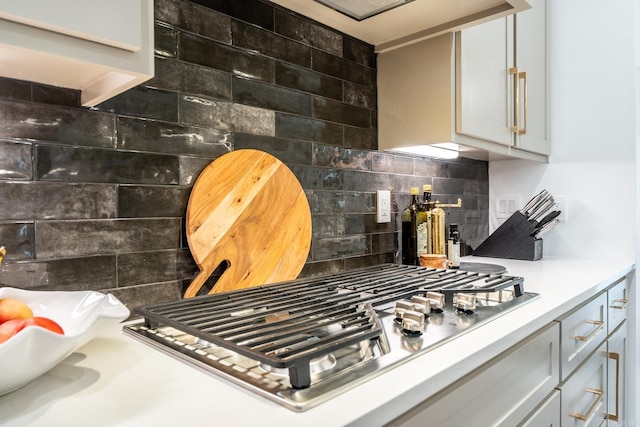 room details featuring stainless steel gas cooktop and decorative backsplash