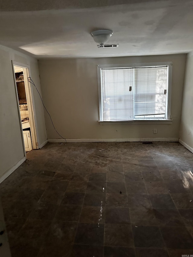 spare room with visible vents and baseboards