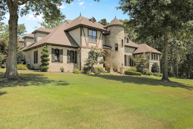 view of front of property with a front lawn