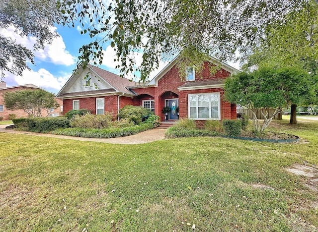 view of front of home featuring brick siding and a front lawn