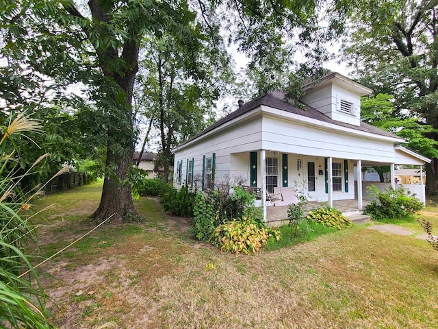 187 N Monroe St, Piggott, AR 72454 - view of front facade with a front yard and covered porch