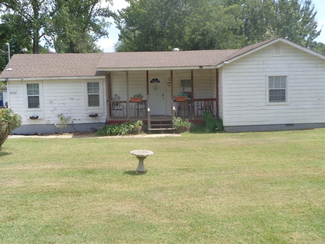 ranch-style house featuring a front yard and covered porch