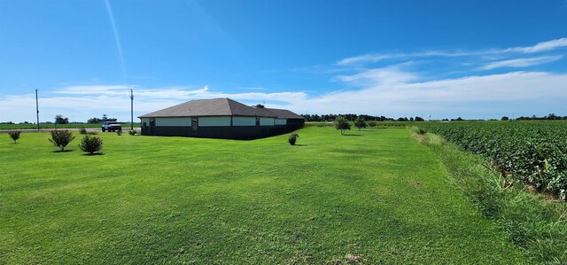 view of yard with a rural view