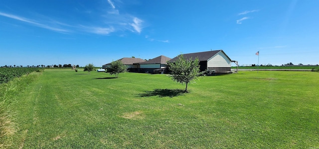 view of green lawn