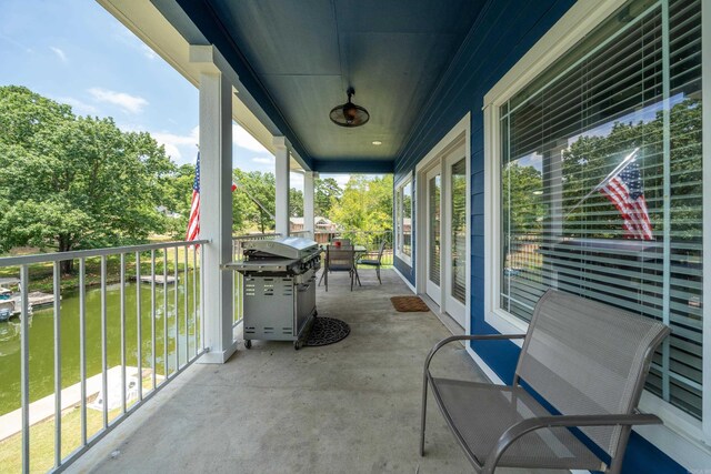 balcony featuring a grill