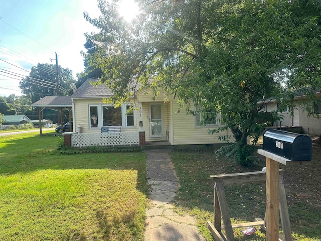 view of front of house featuring a front yard