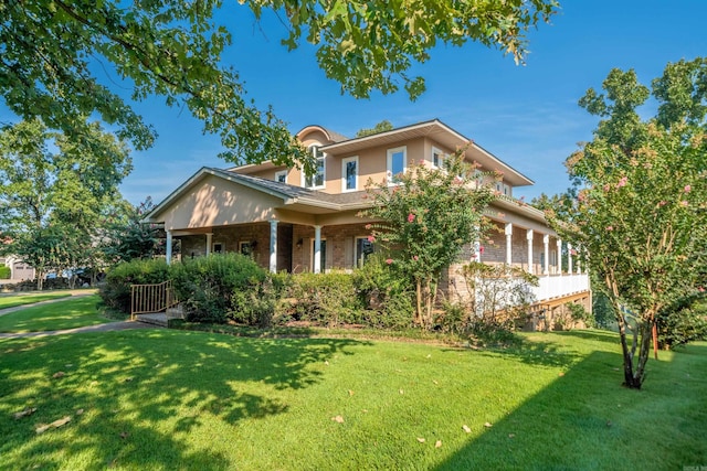 view of front of property with a front lawn