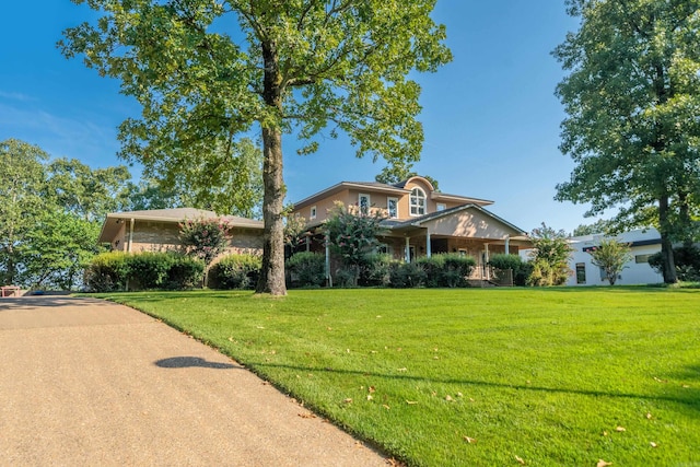 view of front of home featuring a front lawn