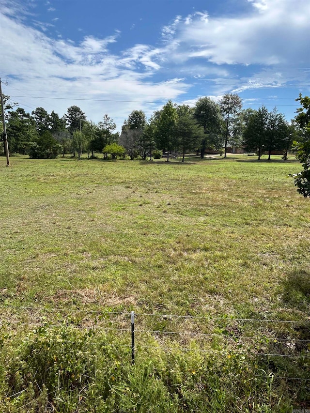 view of yard featuring a rural view