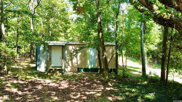 exterior space featuring a storage shed