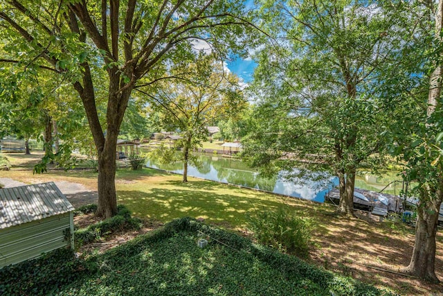 view of yard featuring a water view