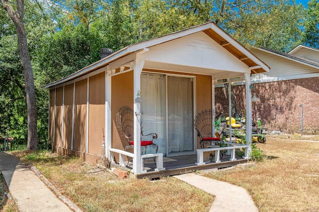 view of outbuilding featuring a lawn