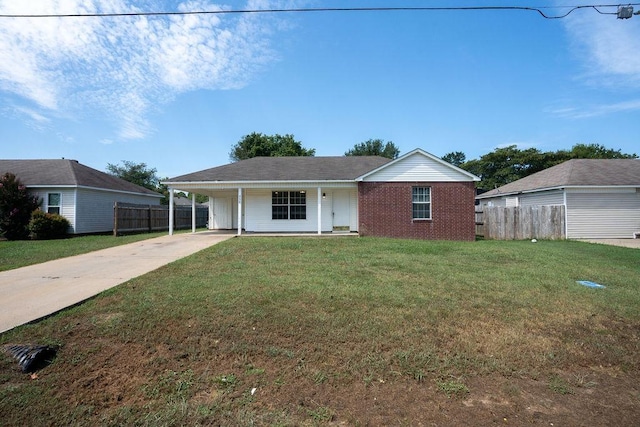 view of front of home featuring a front lawn and a carport