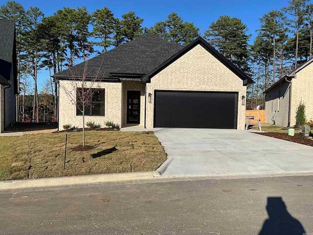 view of front facade featuring a front yard and a garage