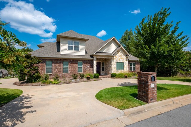 craftsman house with a front yard